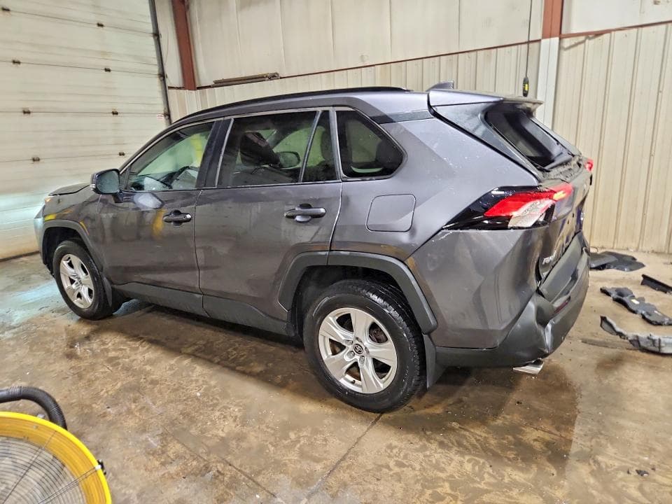 2021 TOYOTA RAV4 XLE 2