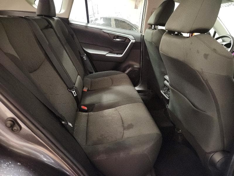 2021 TOYOTA RAV4 XLE 11