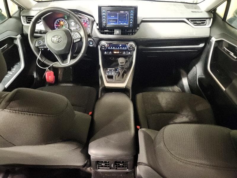 2021 TOYOTA RAV4 XLE 8