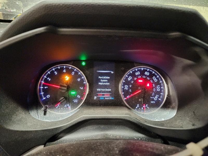 2021 TOYOTA RAV4 XLE 9