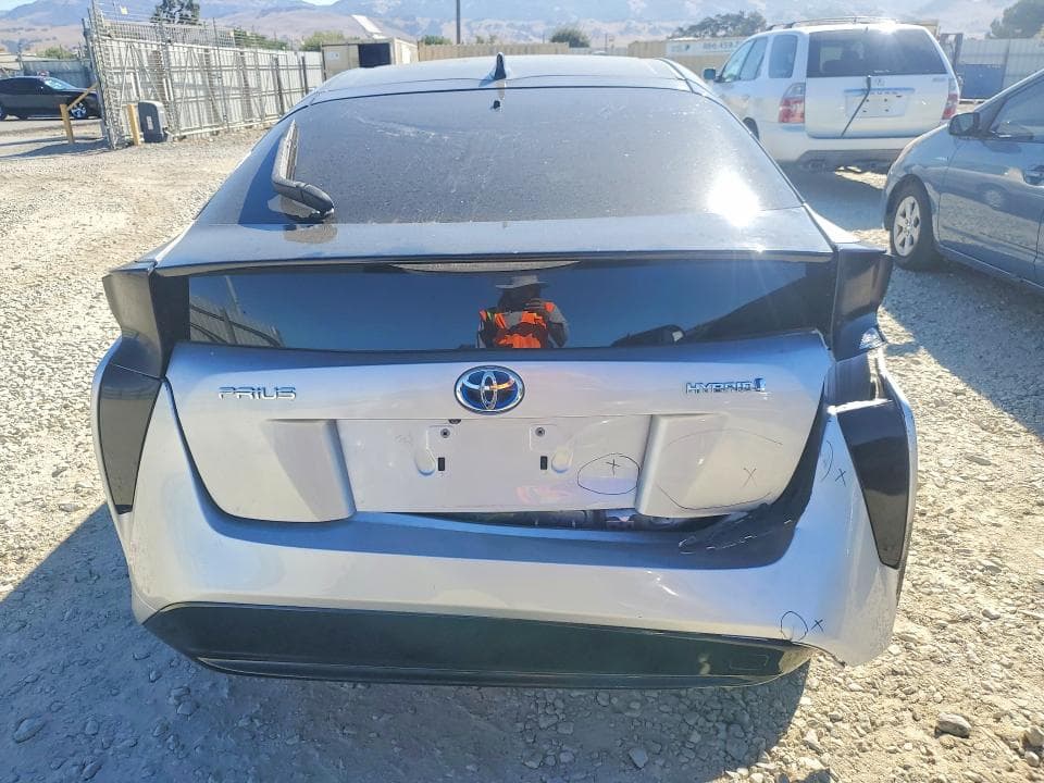 2017 TOYOTA PRIUS TWO 6