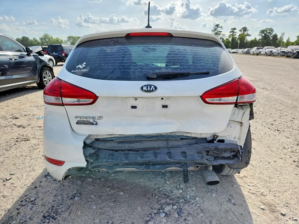 2017 KIA FORTE5 LX 6