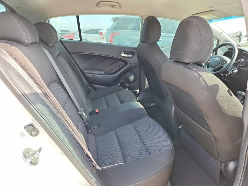 2017 KIA FORTE5 LX 10