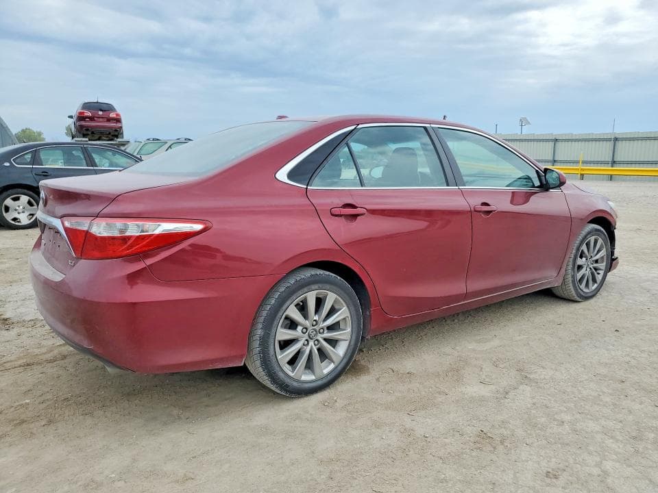 2017 TOYOTA CAMRY XLE 3