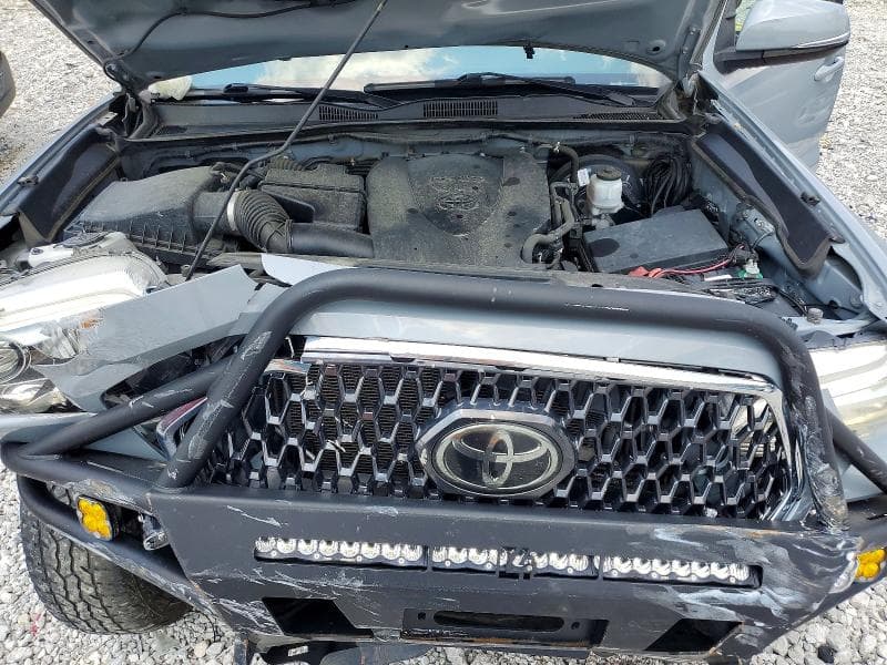2018 TOYOTA TACOMA TRD SPORT 11