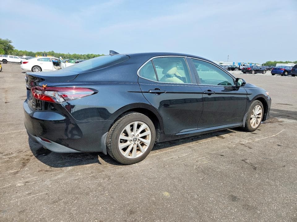 2022 TOYOTA CAMRY LE 3