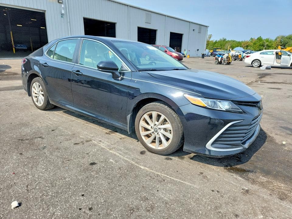 2022 TOYOTA CAMRY LE 4