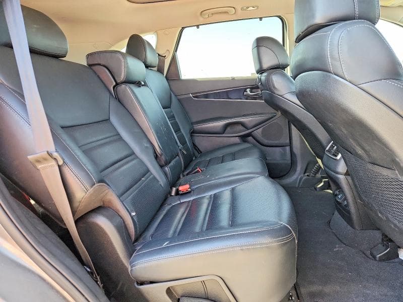 2017 KIA SORENTO EX 11
