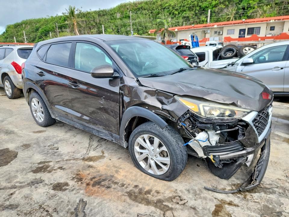 2020 HYUNDAI TUCSON SE 4