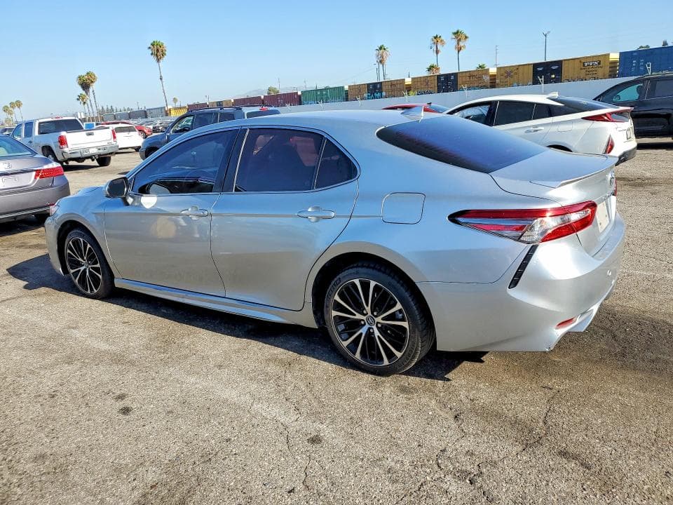 2019 TOYOTA CAMRY SE 2