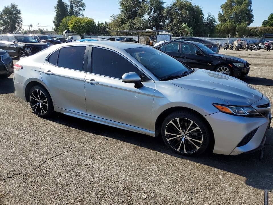 2019 TOYOTA CAMRY SE 4