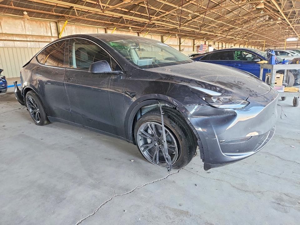 2024 TESLA MODEL Y 4