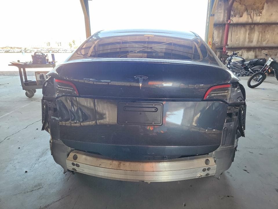 2024 TESLA MODEL Y 6