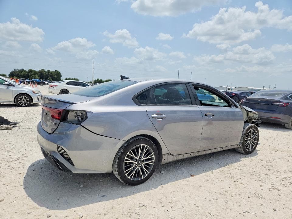 2023 KIA FORTE GT LINE 3