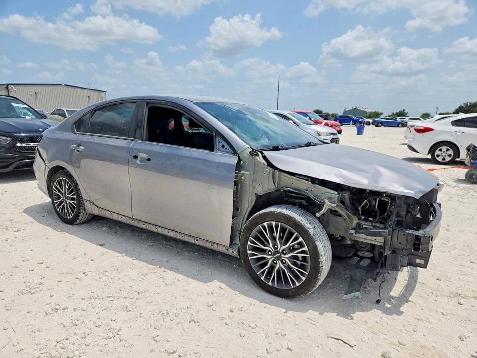 2023 KIA FORTE GT LINE 4