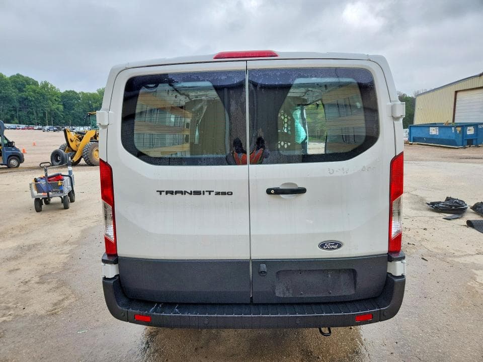 2026 FORD TRANSIT T-250 6