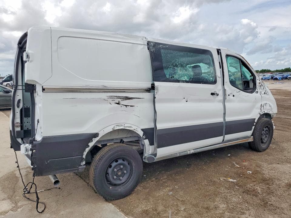 2026 FORD TRANSIT T-250 3
