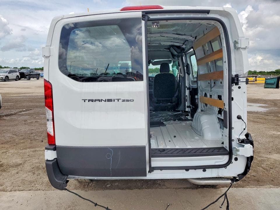 2026 FORD TRANSIT T-250 6