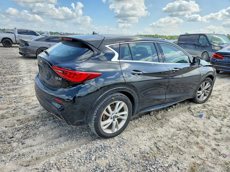 2018 INFINITI QX30 PURE 3