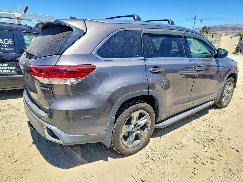 2017 TOYOTA HIGHLANDER HYBRID LIMITED PLATINUM 3