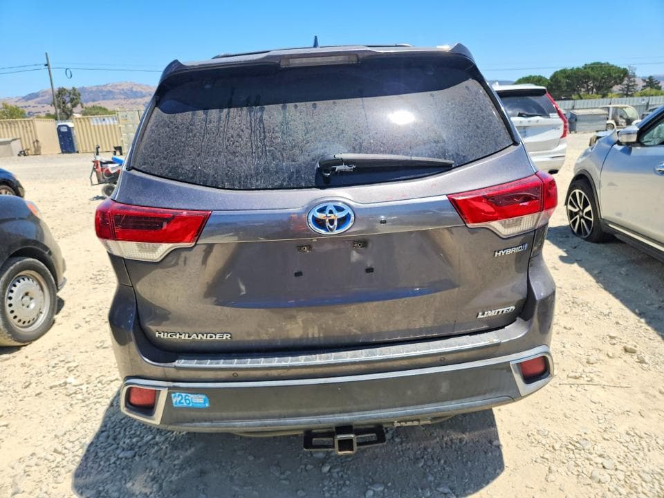 2017 TOYOTA HIGHLANDER HYBRID LIMITED PLATINUM 6