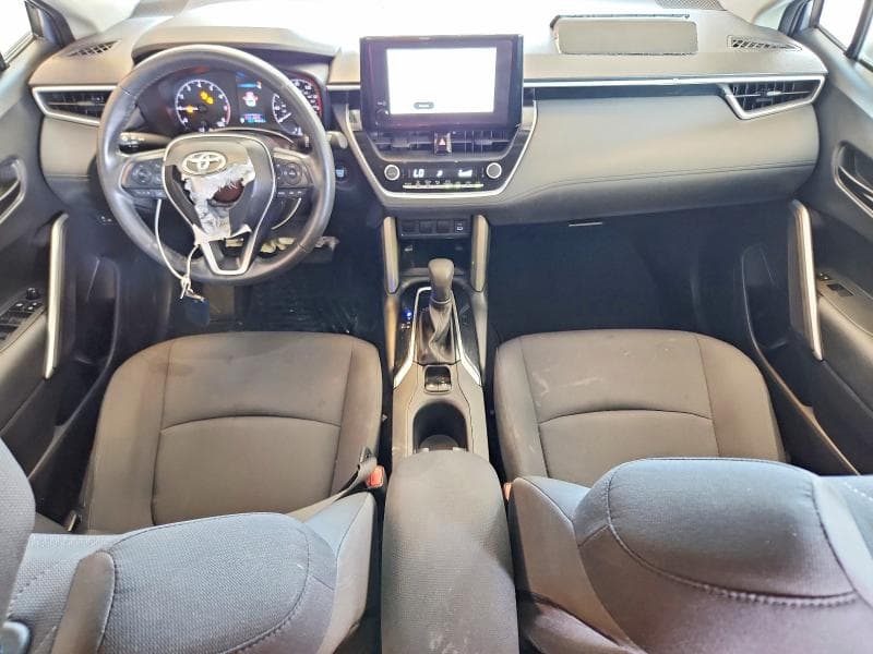 2024 TOYOTA COROLLA CROSS LE 8