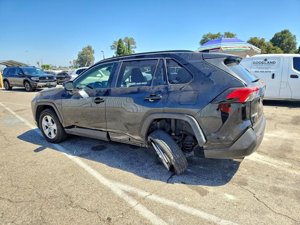 2019 TOYOTA RAV4 XLE 2