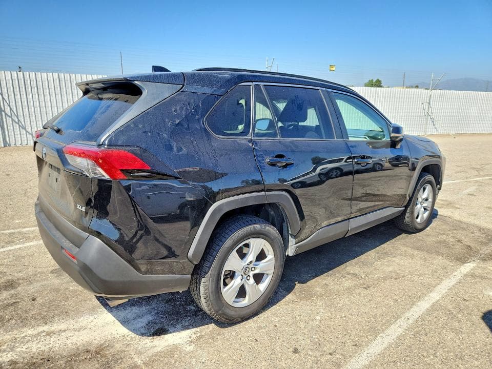 2019 TOYOTA RAV4 XLE 3