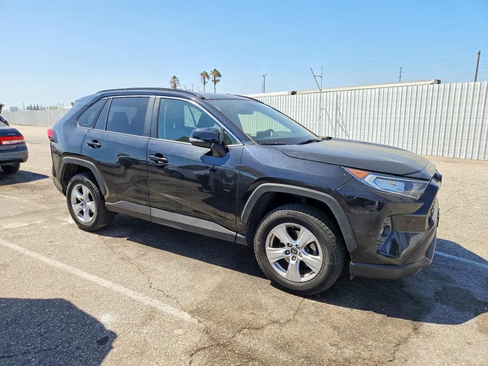 2019 TOYOTA RAV4 XLE 4