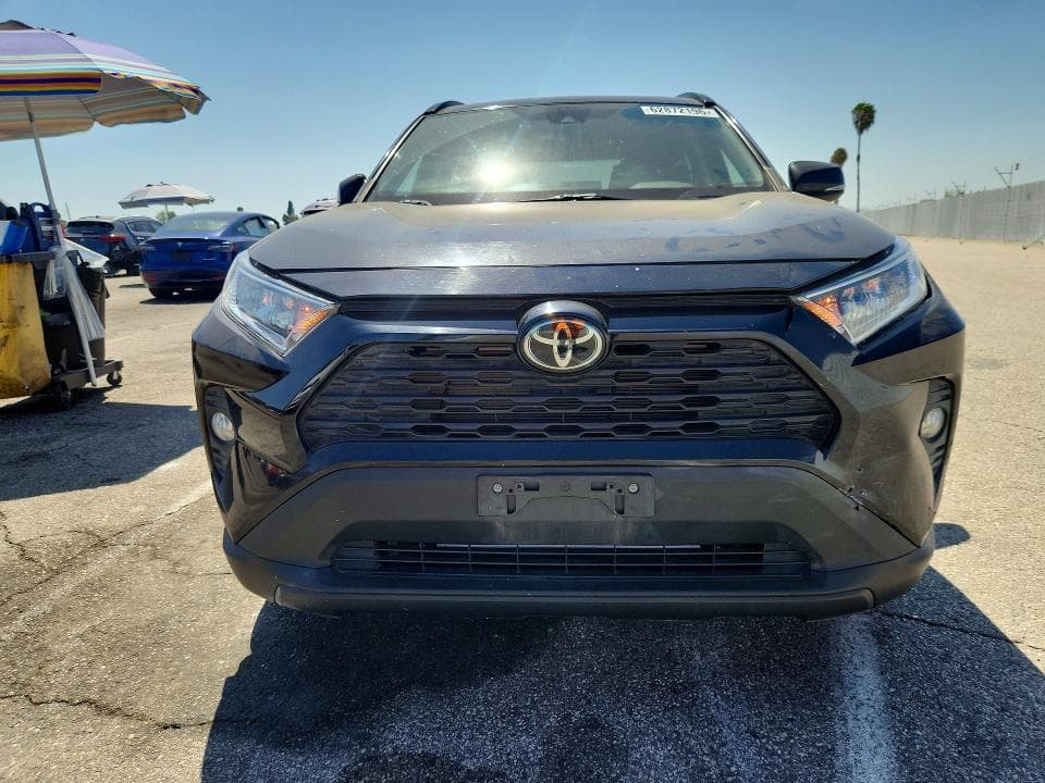 2019 TOYOTA RAV4 XLE 5