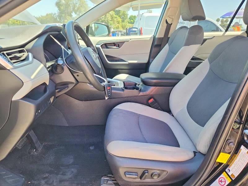 2019 TOYOTA RAV4 XLE 7