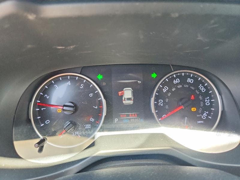 2019 TOYOTA RAV4 XLE 9