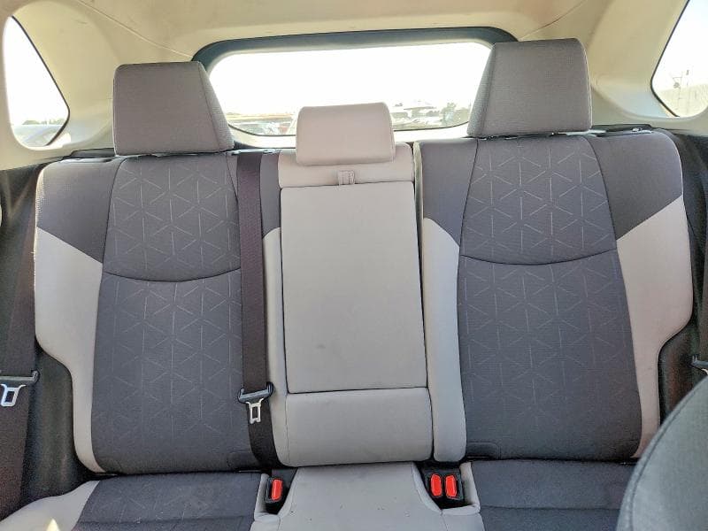 2019 TOYOTA RAV4 XLE 10