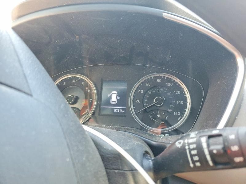 2020 HYUNDAI SANTA FE SE 9