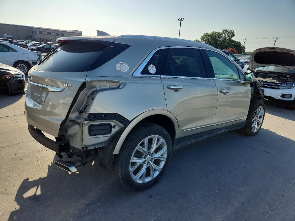 2017 CADILLAC XT5 LUXURY 3