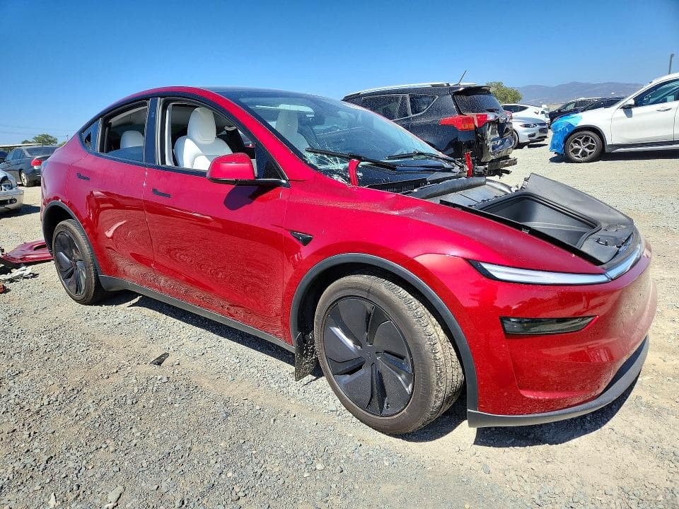 2026 TESLA MODEL Y 4