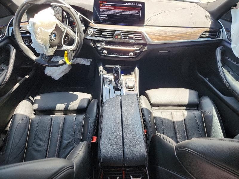 2022 BMW 530 XI 8