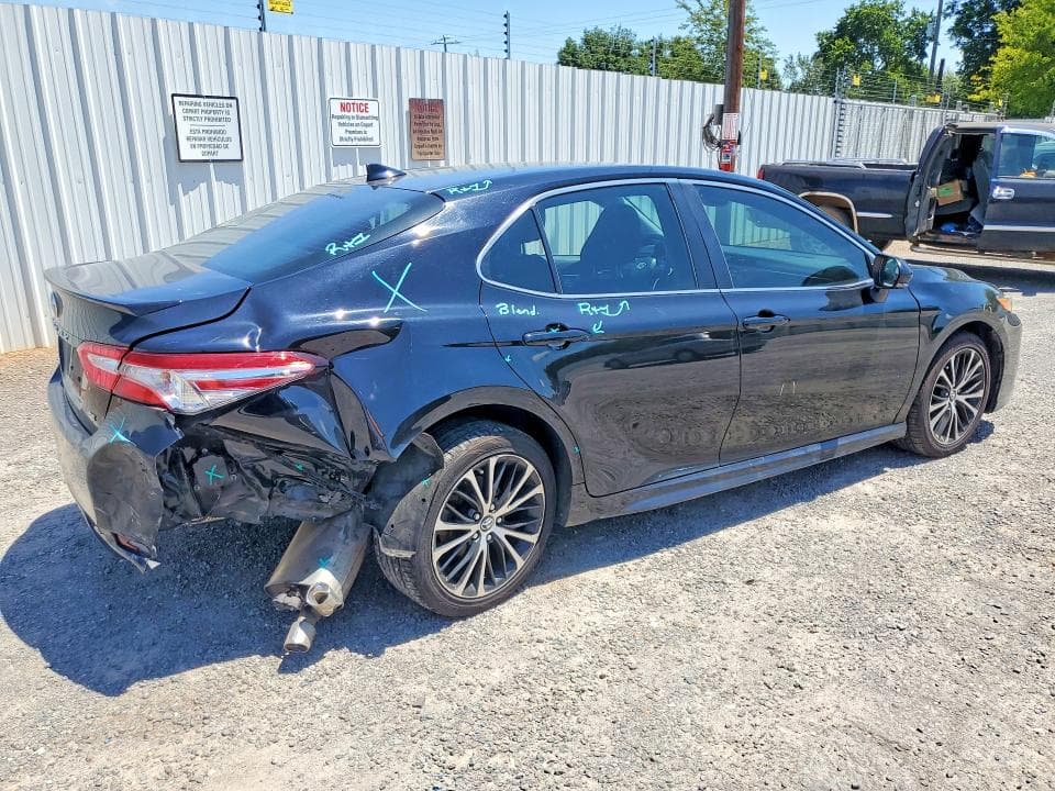 2019 TOYOTA CAMRY SE 3