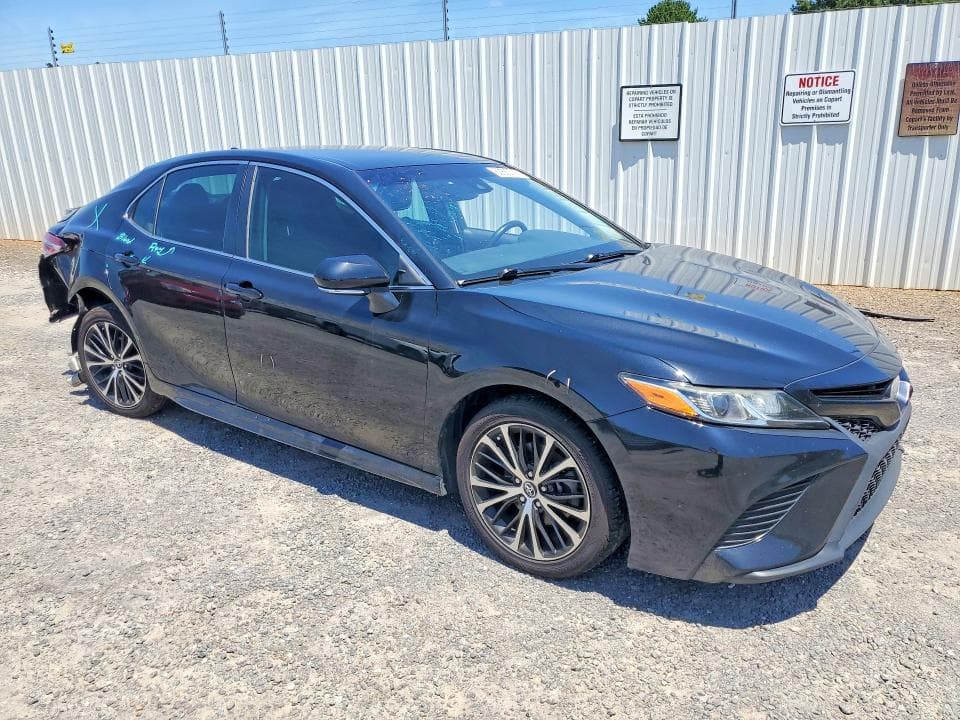 2019 TOYOTA CAMRY SE 4