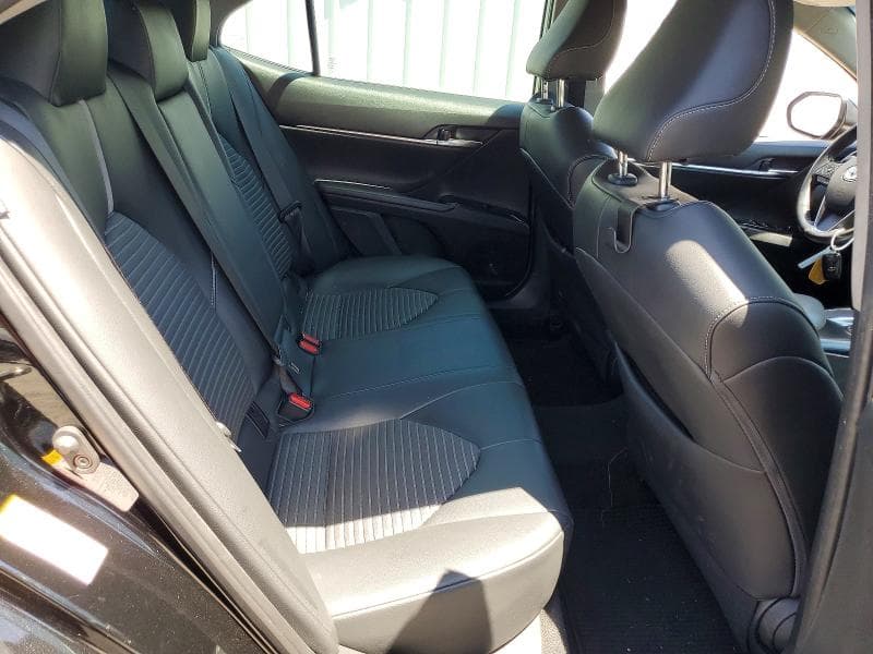 2019 TOYOTA CAMRY SE 10