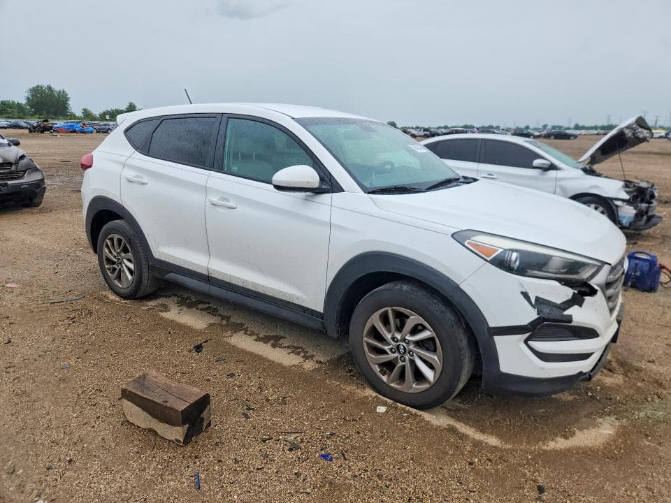 2017 HYUNDAI TUCSON SE 4