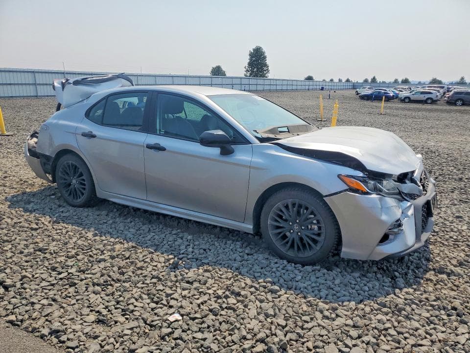 2019 TOYOTA CAMRY SE 4