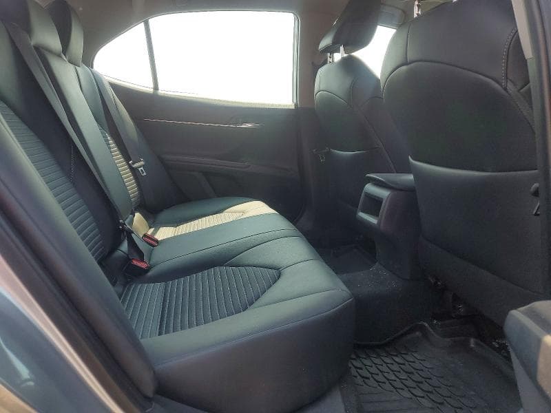 2019 TOYOTA CAMRY SE 10