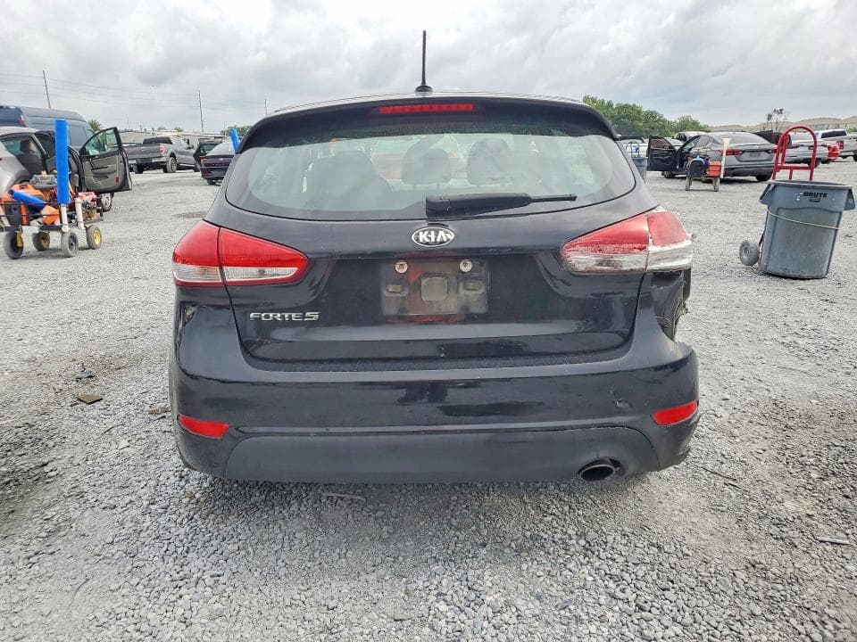 2018 KIA FORTE5 LX 6