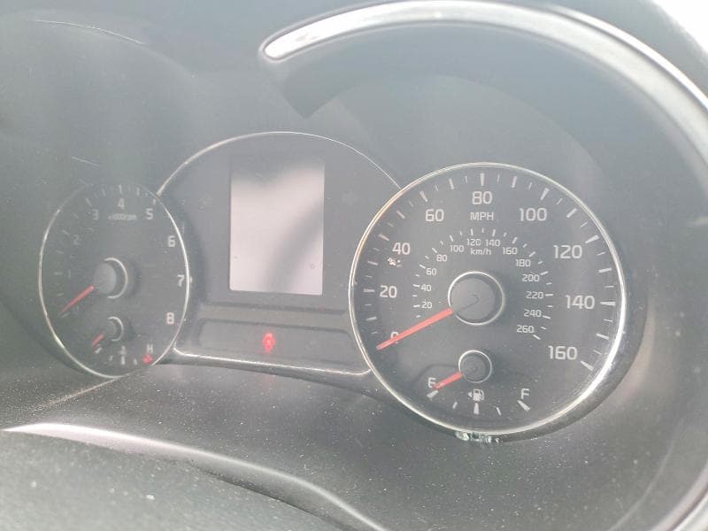 2018 KIA FORTE5 LX 9