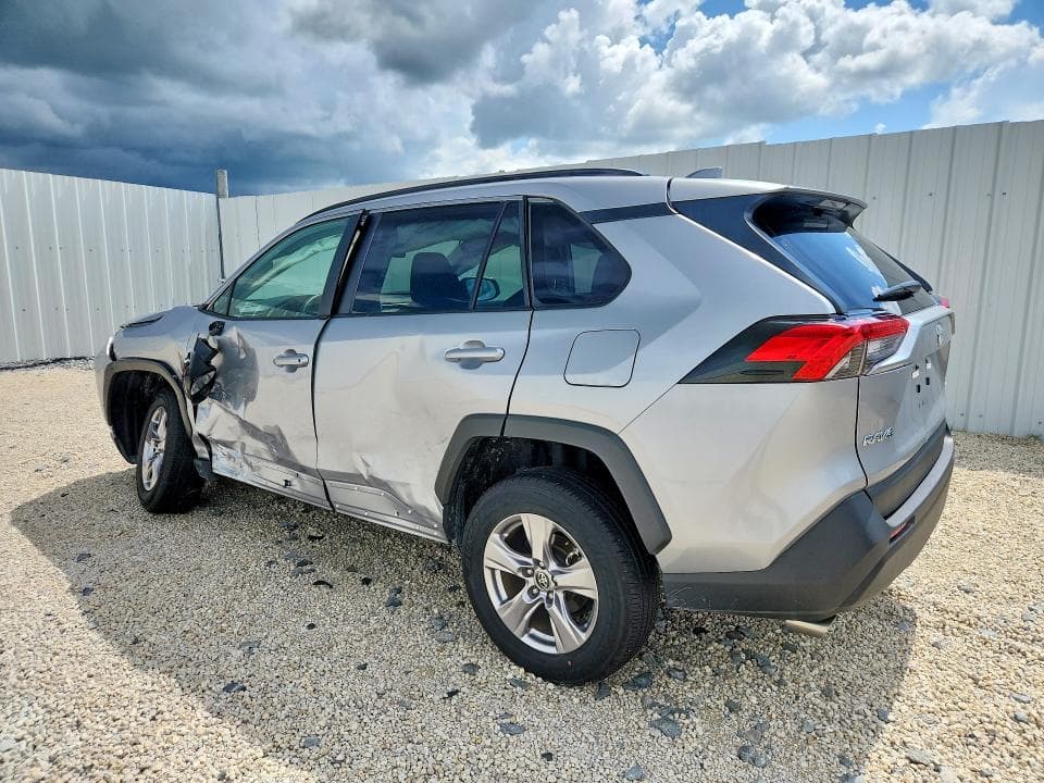 2025 TOYOTA RAV4 XLE 2