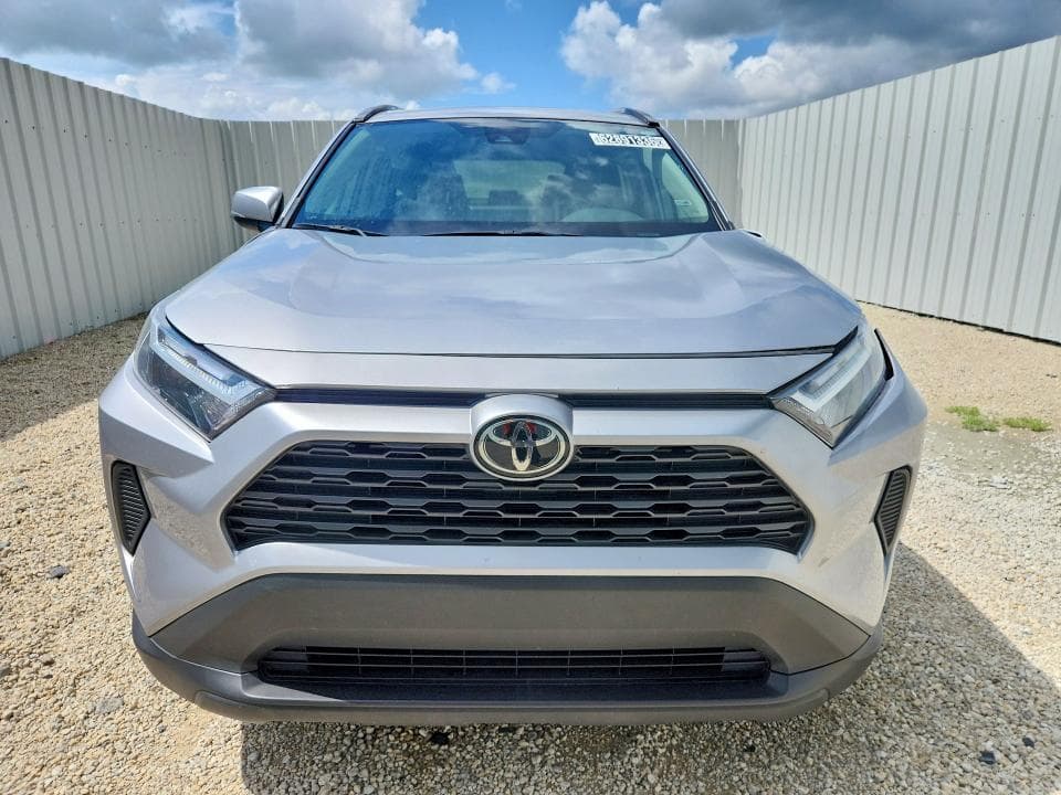 2025 TOYOTA RAV4 XLE 5