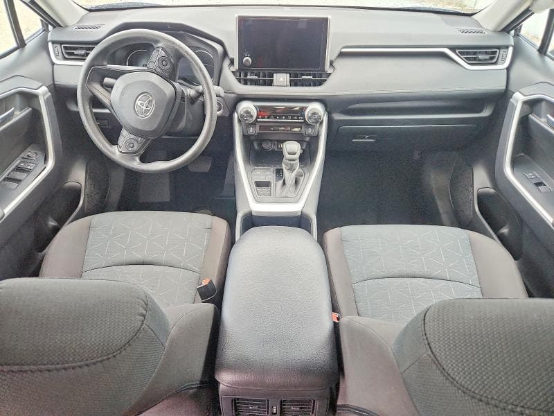 2025 TOYOTA RAV4 XLE 8