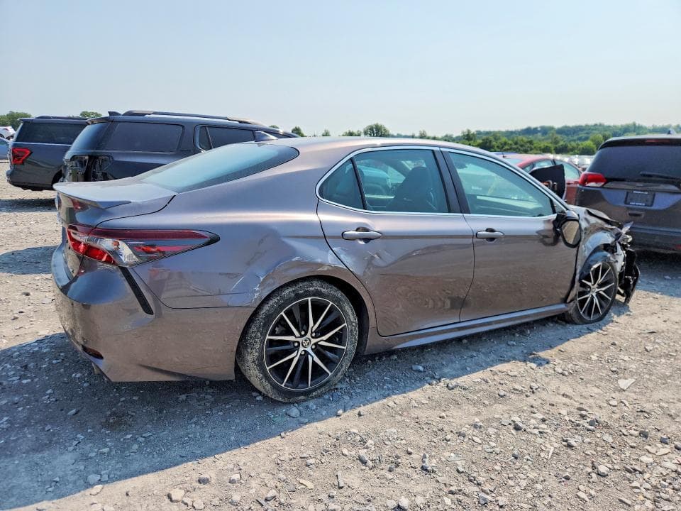 2022 TOYOTA CAMRY SE 3