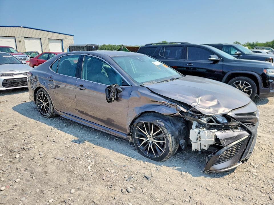 2022 TOYOTA CAMRY SE 4